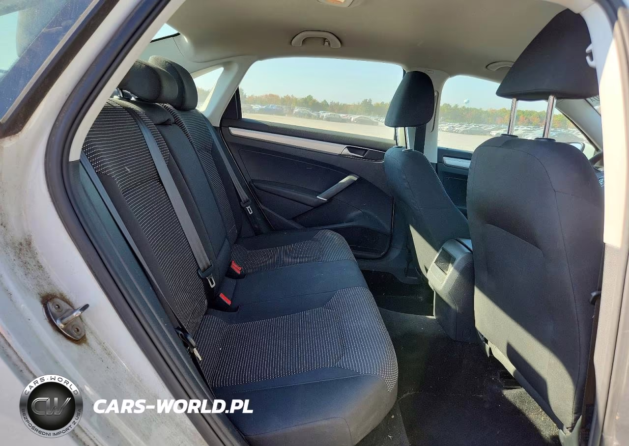 2018 Volkswagen Passat S VIN:1VWAA7A35JC010278 - 10