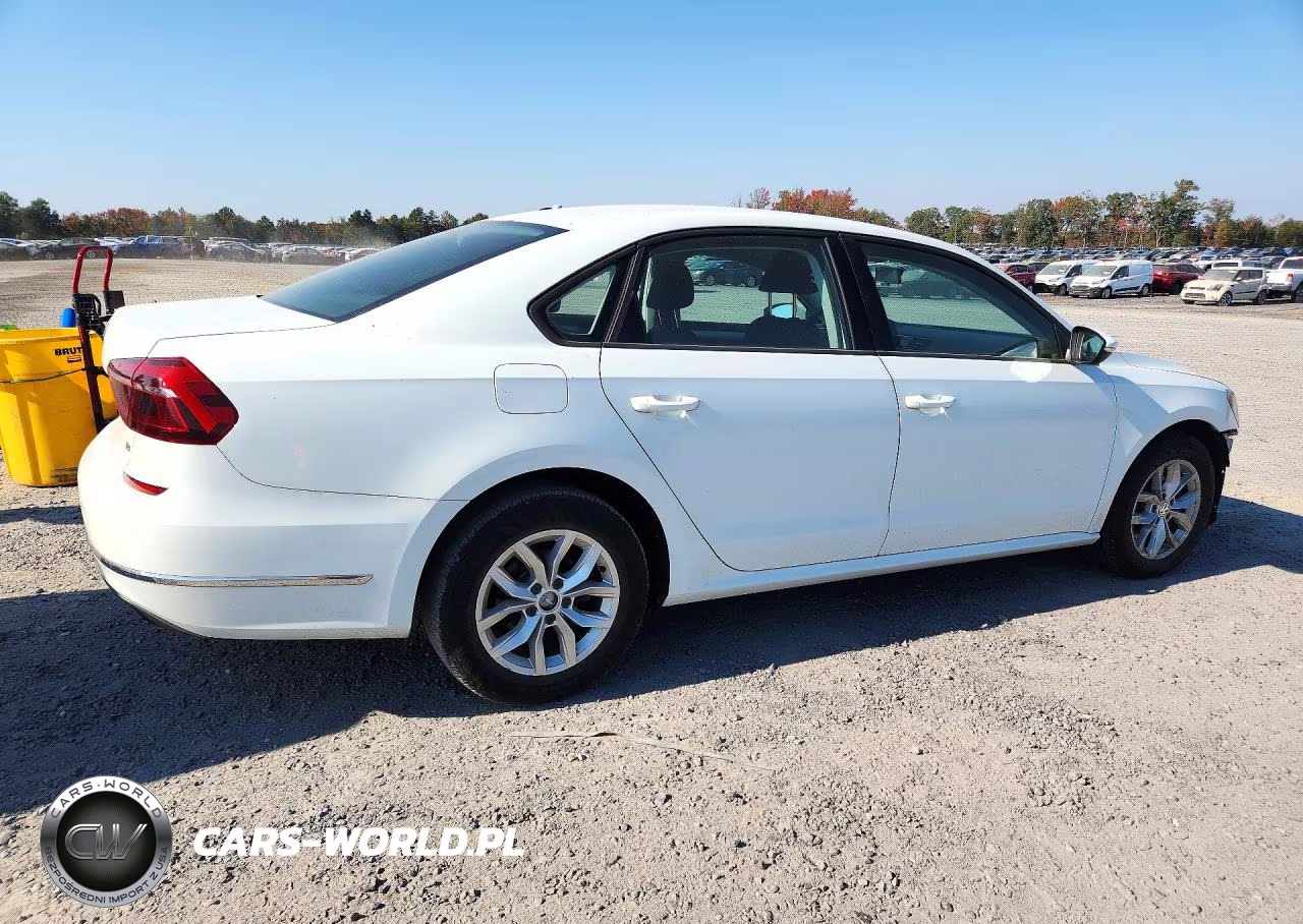 2018 Volkswagen Passat S VIN:1VWAA7A35JC010278 - 3