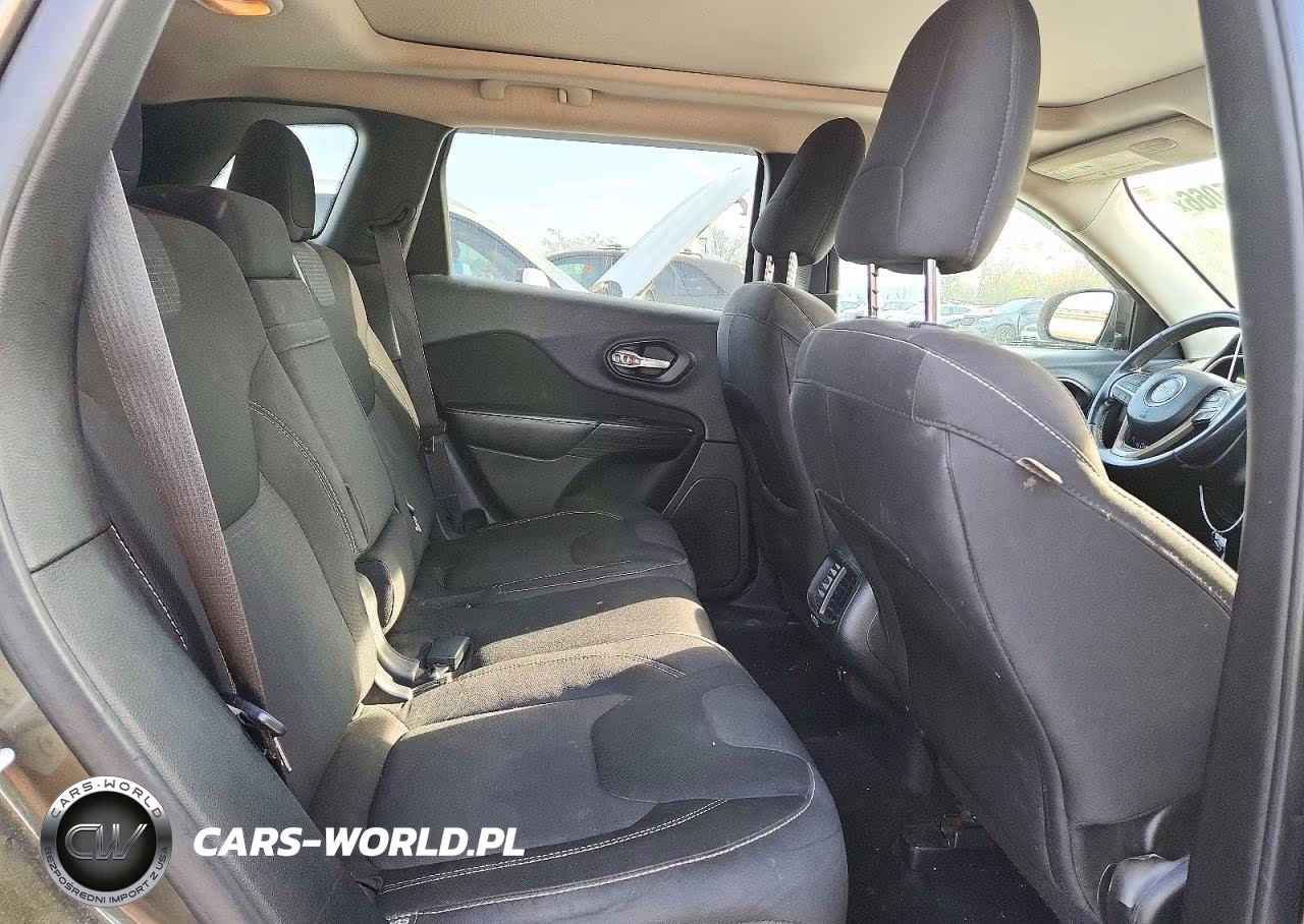 2015 Jeep Cherokee Latitude VIN:1C4PJMCB7FW557090 - 11