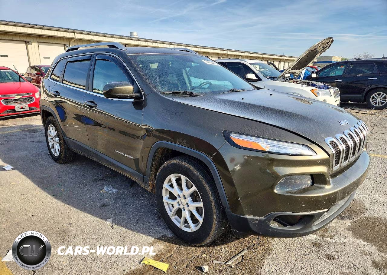 2015 Jeep Cherokee Latitude VIN:1C4PJMCB7FW557090 - 4