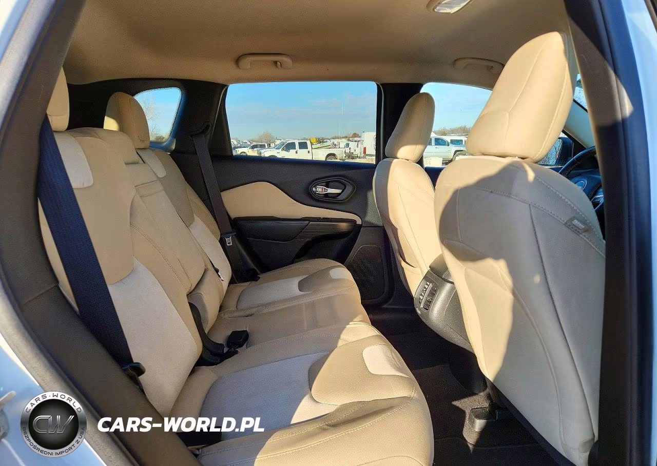 2015 Jeep Cherokee Sport VIN:1C4PJLAB3FW669477 - 11