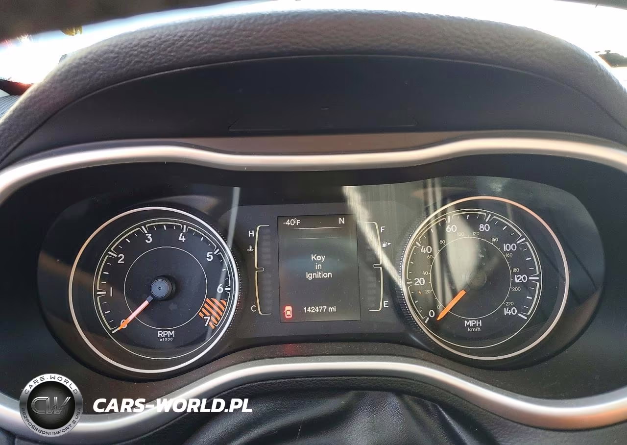 2015 Jeep Cherokee Sport VIN:1C4PJLAB3FW669477 - 9