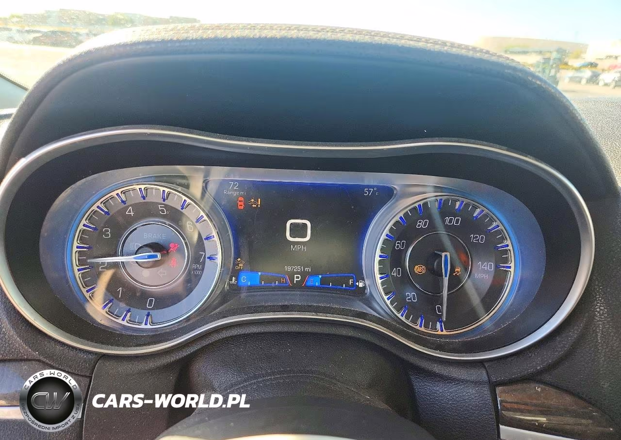 2019 Chrysler 300 Limited VIN:2C3CCAEG3KH543118 - 9