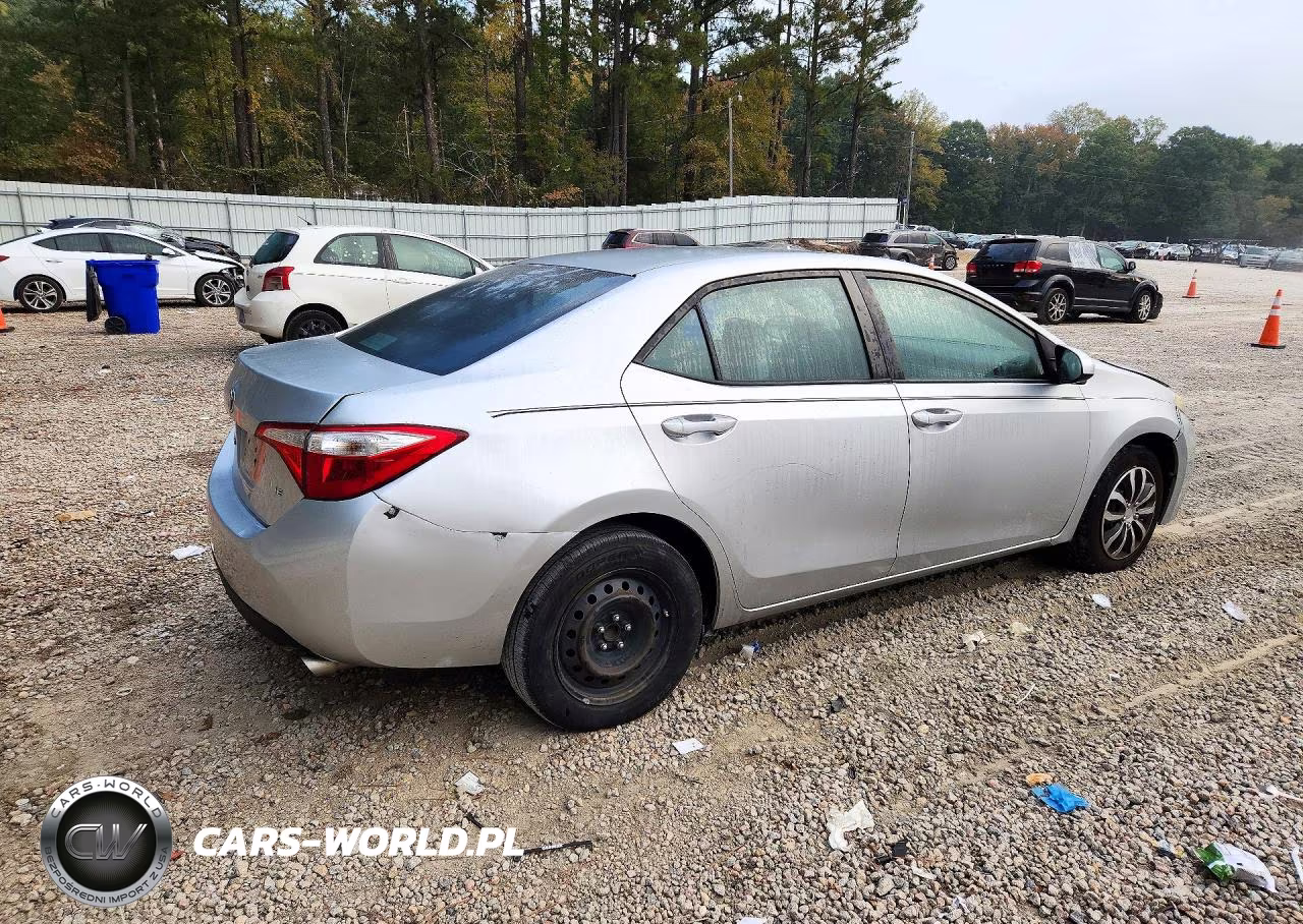 2015 Toyota Corolla L VIN:5YFBURHE0FP291700 - 3