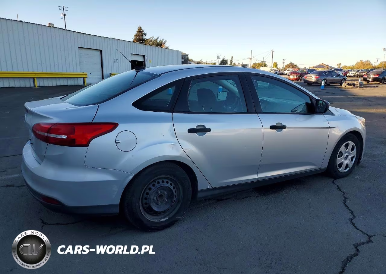 2015 Ford Focus S VIN:1FADP3E21FL301978 - 3