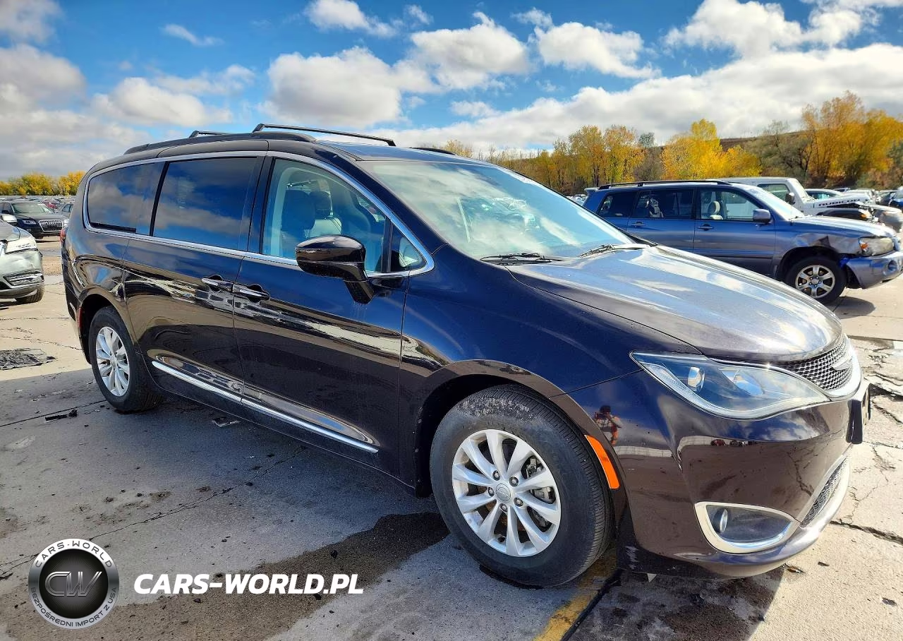 2017 Chrysler Pacifica Touring L VIN:2C4RC1BG2HR691774 - 4