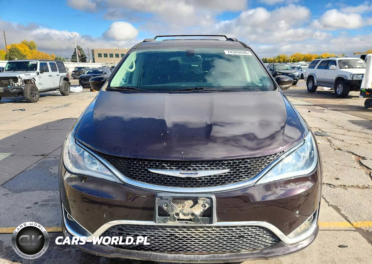 2017 Chrysler Pacifica Touring L VIN:2C4RC1BG2HR691774 - 5