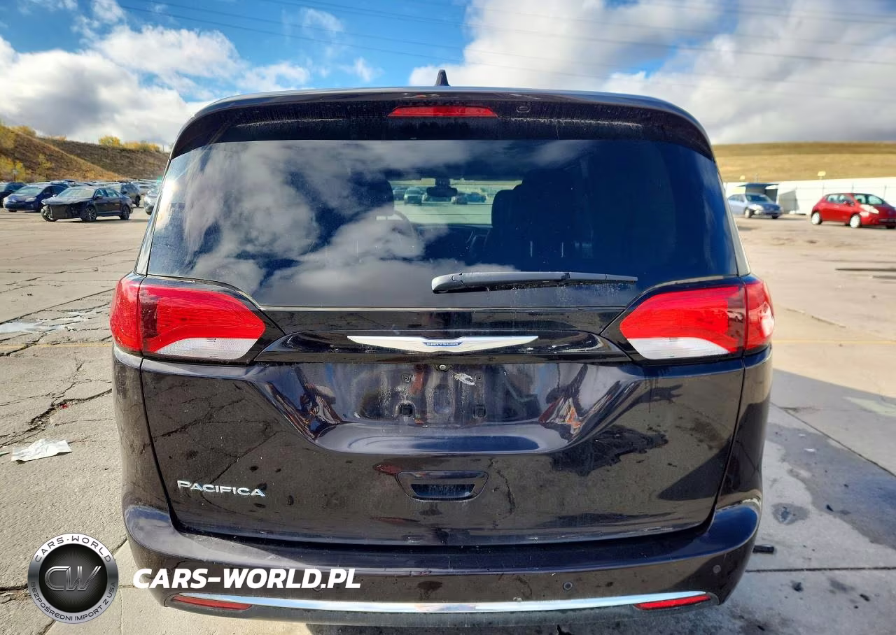 2017 Chrysler Pacifica Touring L VIN:2C4RC1BG2HR691774 - 6