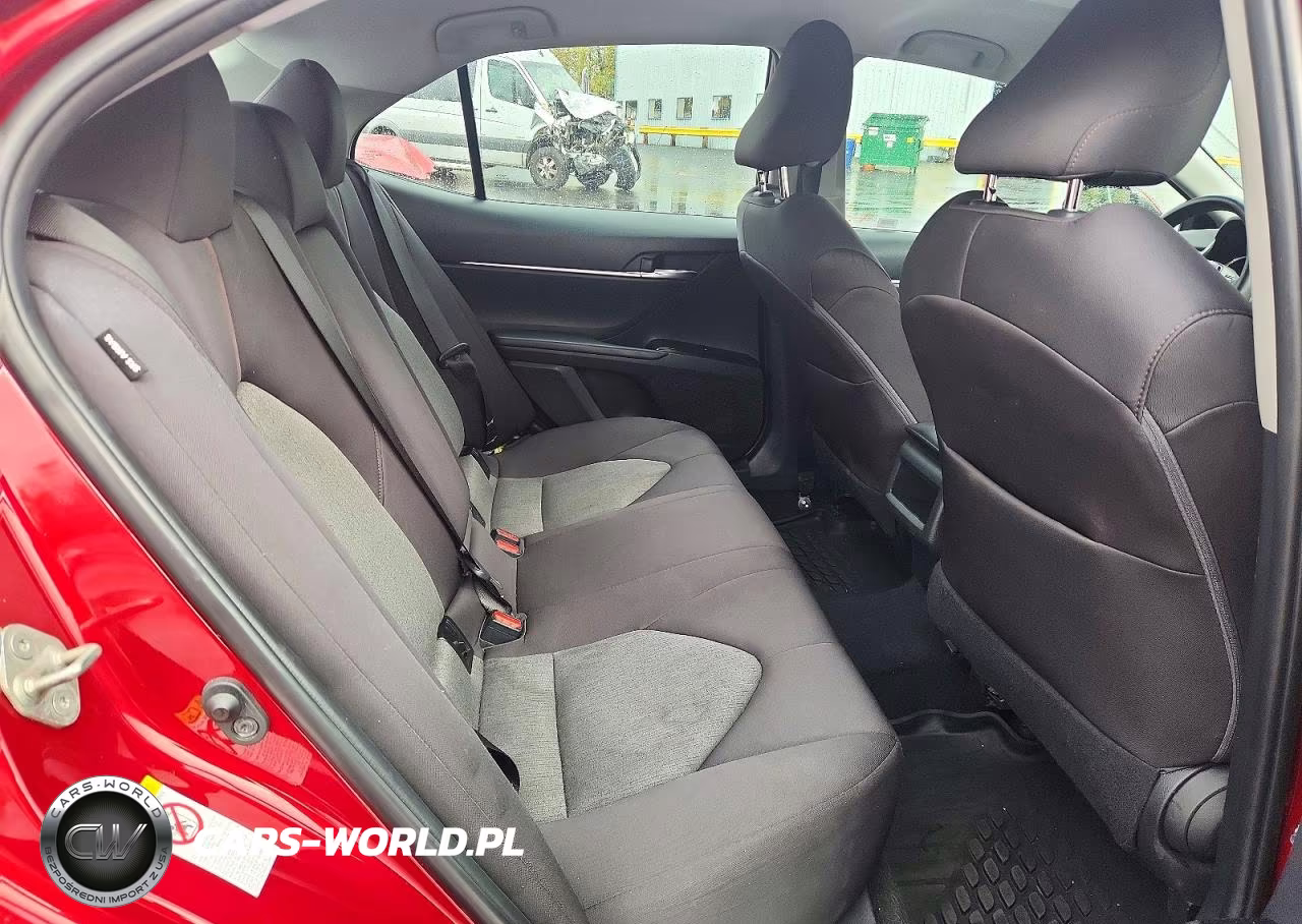 2018 Toyota Camry L VIN:4T1B11HKXJU637484 - 10