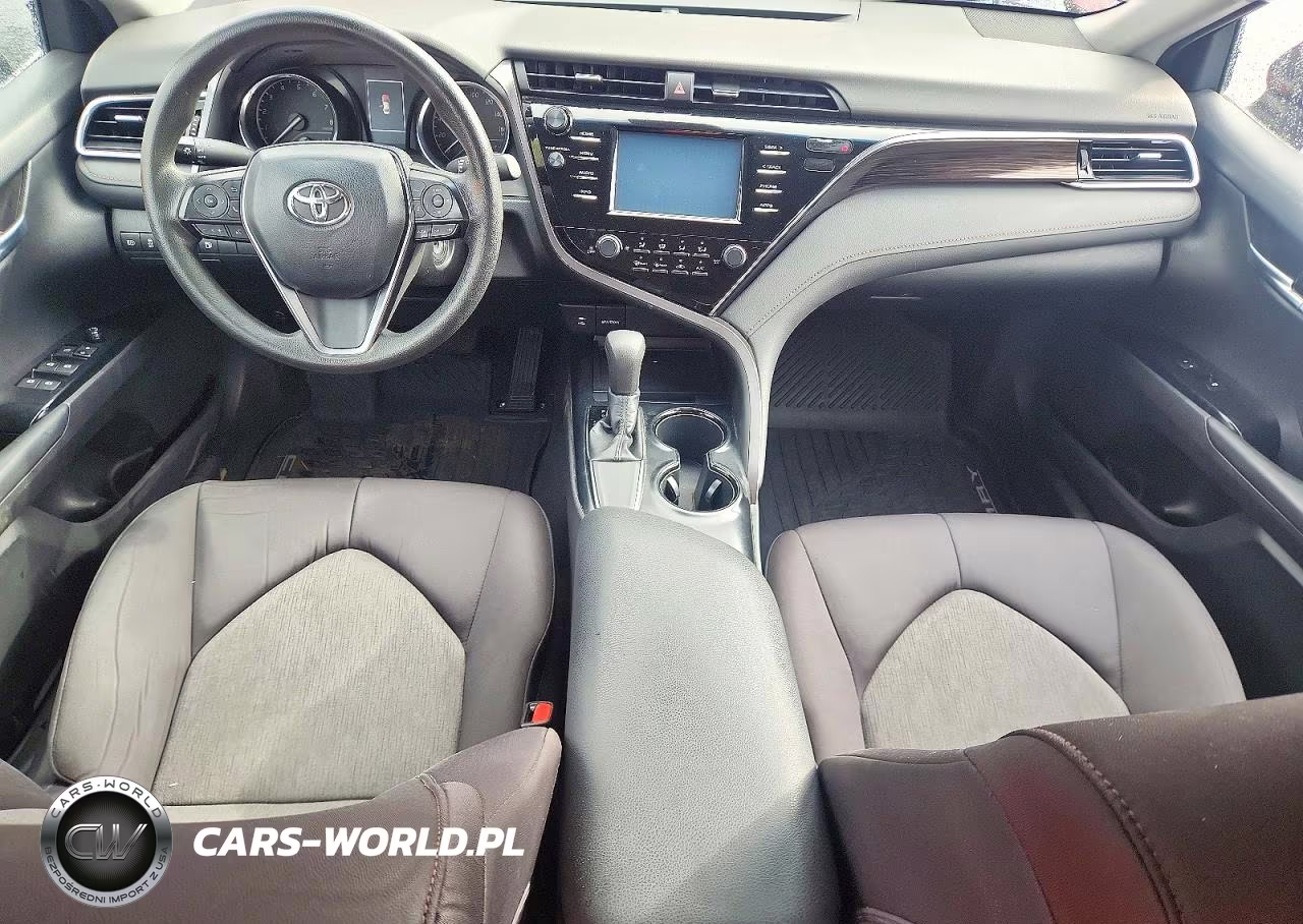 2018 Toyota Camry L VIN:4T1B11HKXJU637484 - 8
