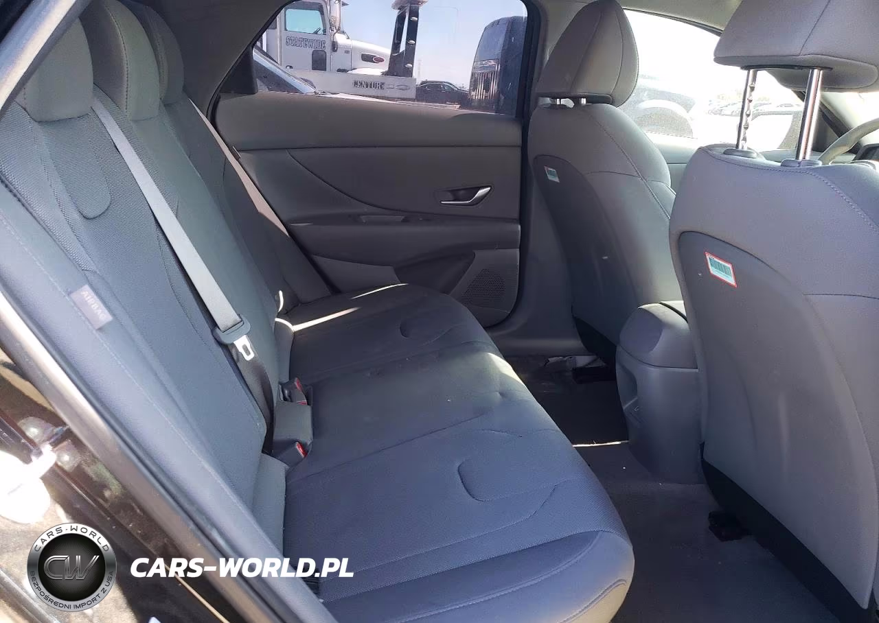 2025 Hyundai Elantra Se VIN:KMHLL4DG2SU945820 - 10