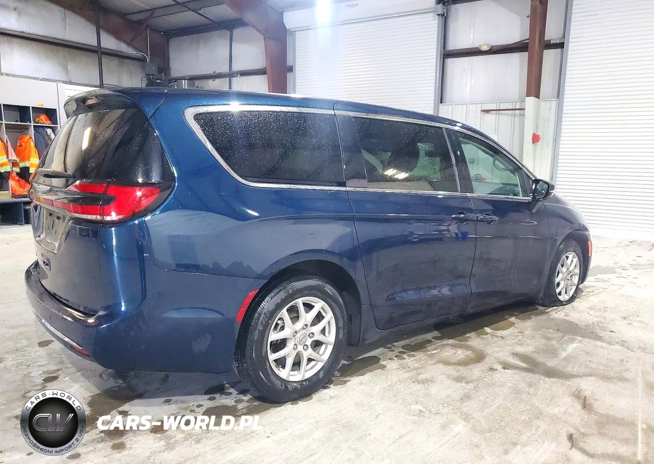 2024 Chrysler Pacifica Touring L VIN:2C4RC1BG7RR187142 - 3