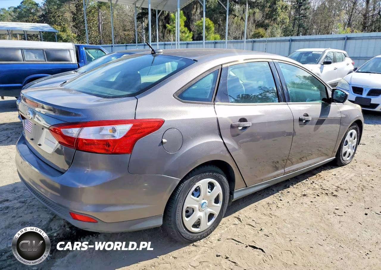 2012 Ford Focus S VIN:1FAHP3E29CL214696 - 3