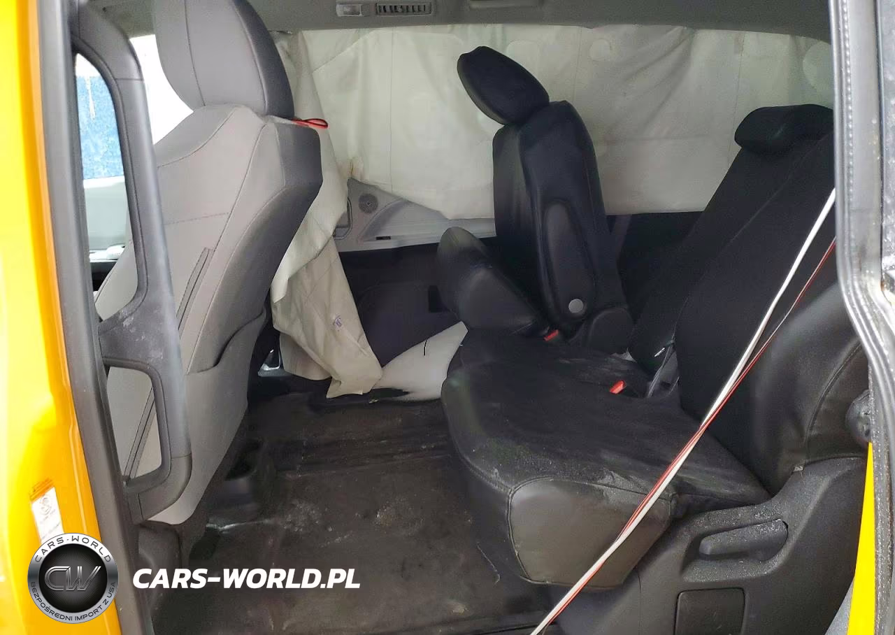 2025 Toyota Sienna Le VIN:5TDKRKEC9SS245019 - 11