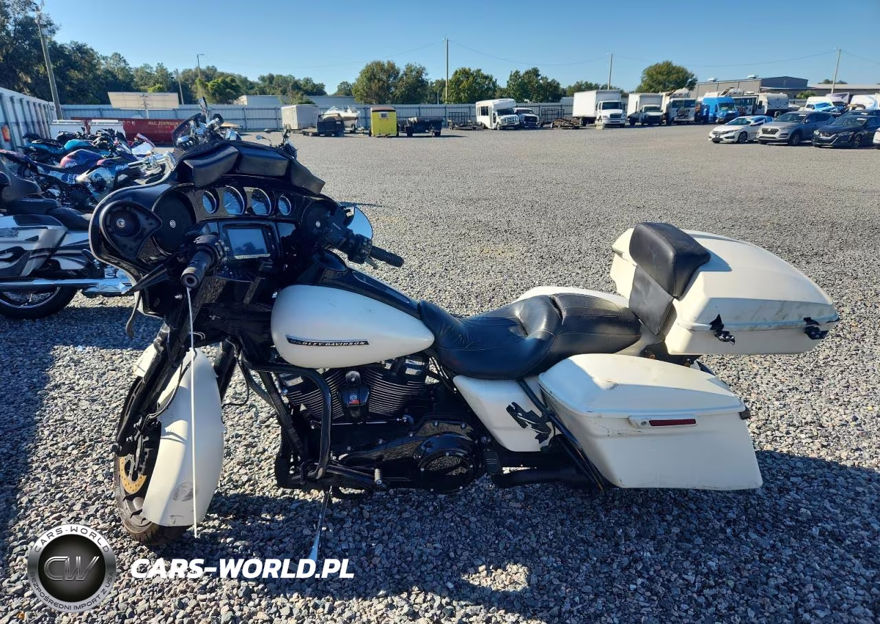2018 Harley-Davidson Flhxs Street Glide Special VIN:1HD1KRC16JB651595 - 3