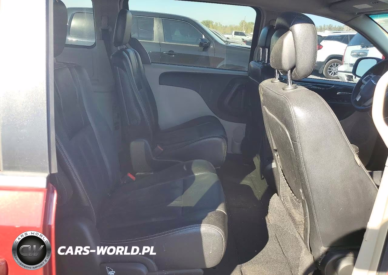 2015 Chrysler Town & Country Touring VIN:2C4RC1BGXFR595047 - 11