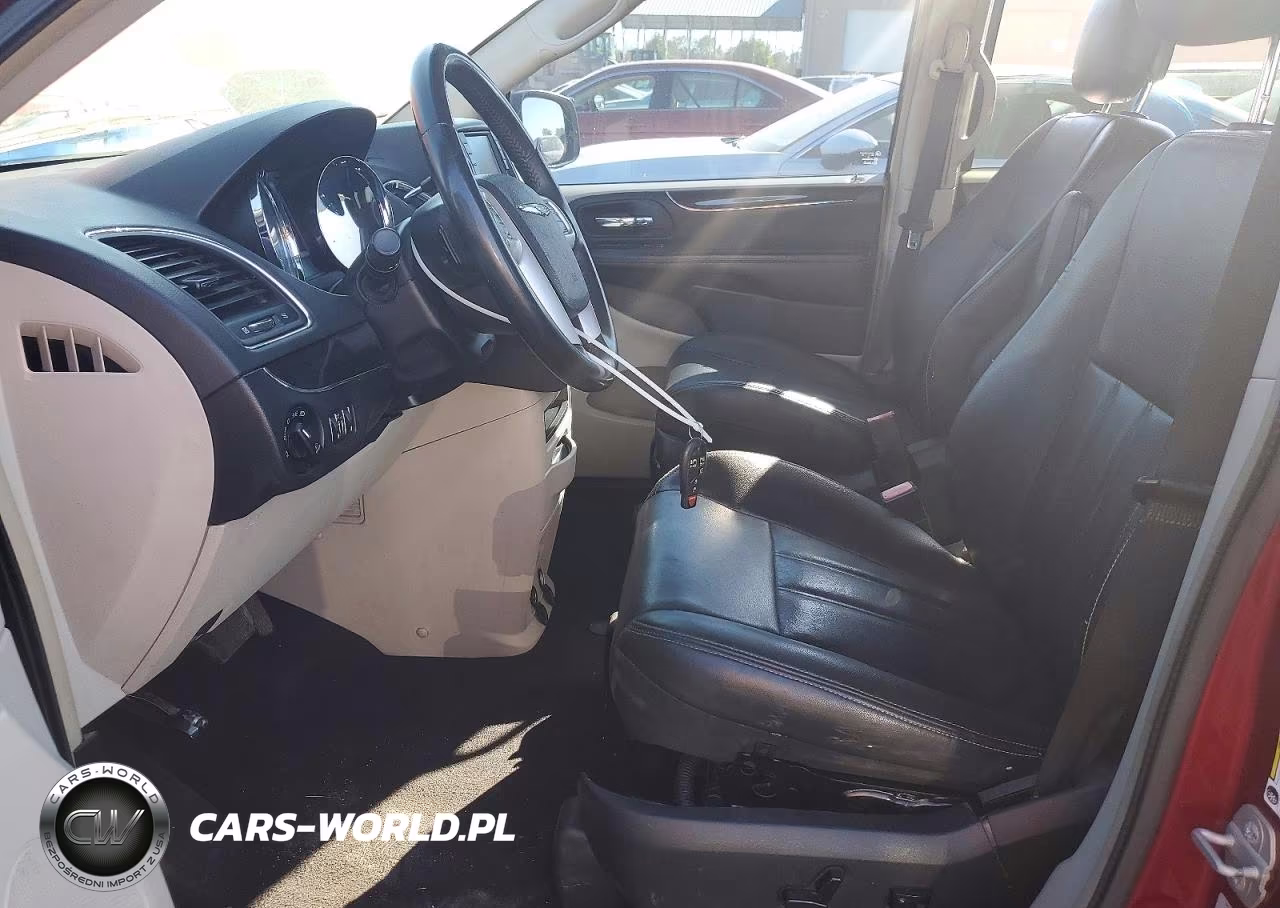 2015 Chrysler Town & Country Touring VIN:2C4RC1BGXFR595047 - 7