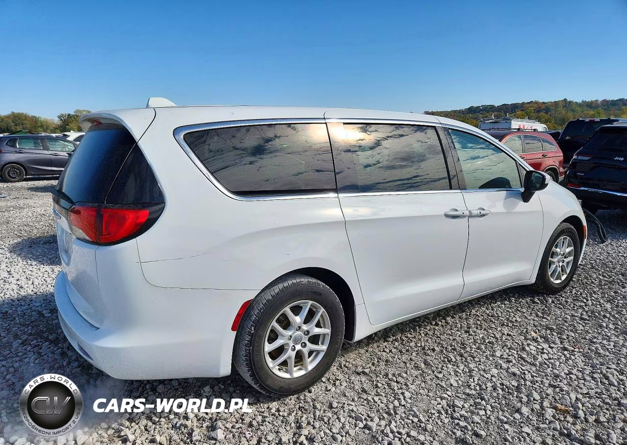 2017 Chrysler Pacifica Touring VIN:2C4RC1DG8HR723186 - 3