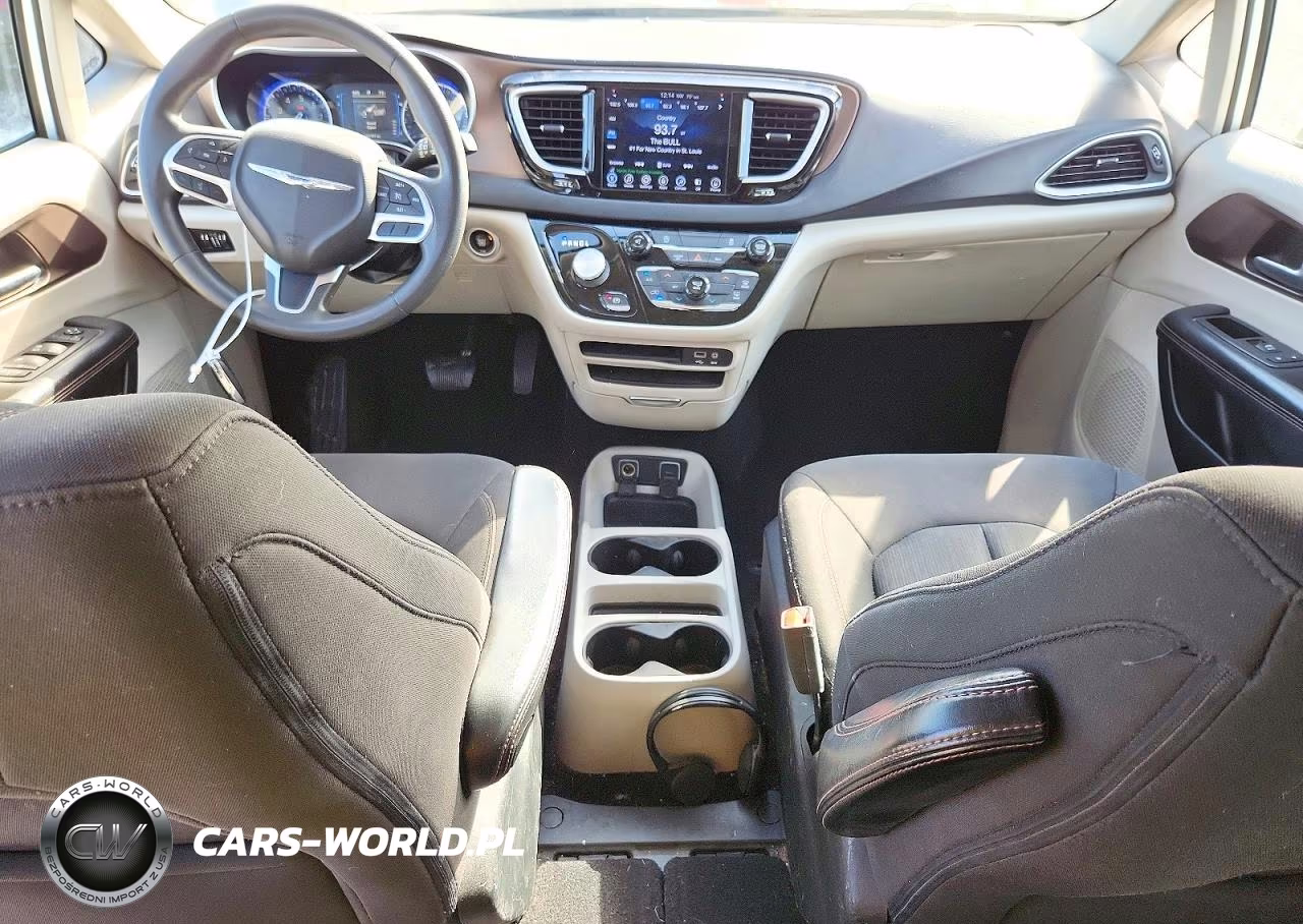 2017 Chrysler Pacifica Touring VIN:2C4RC1DG8HR723186 - 8