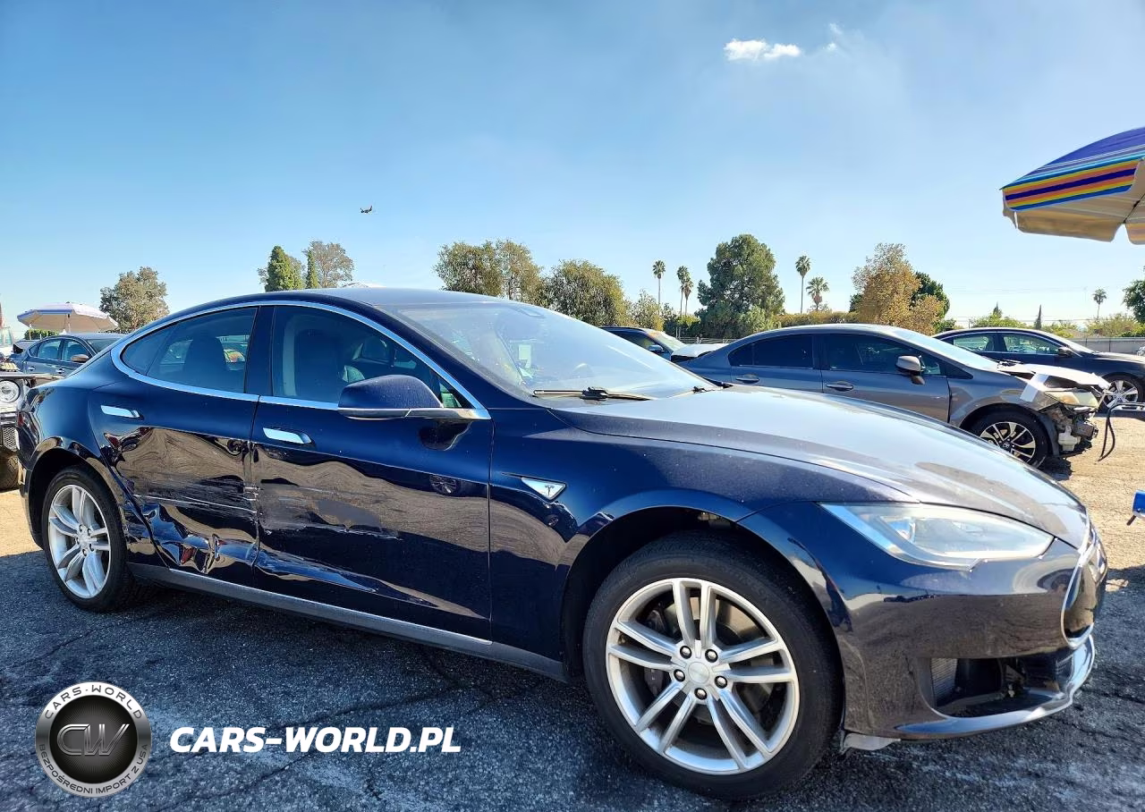 2015 Tesla Model S 85 VIN:5YJSA1H12FFP79792 - 4