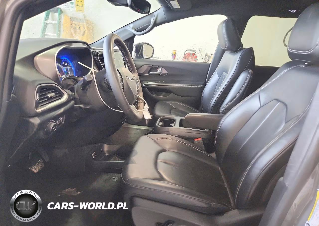 2025 Chrysler Pacifica Hybrid VIN:2C4RC1BG8SR504528 - 7