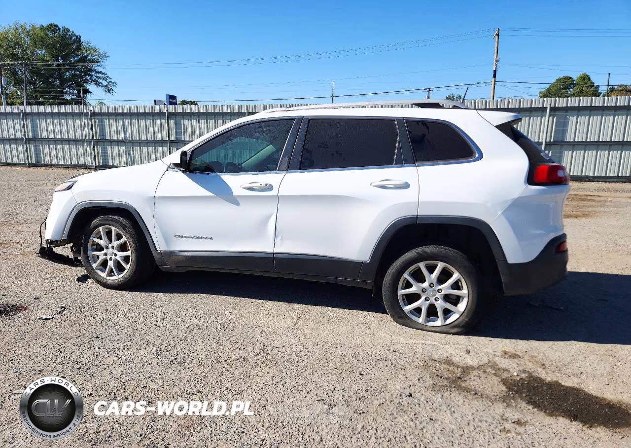 2017 Jeep Cherokee Latitude VIN:1C4PJLCB0HW613982 - 2