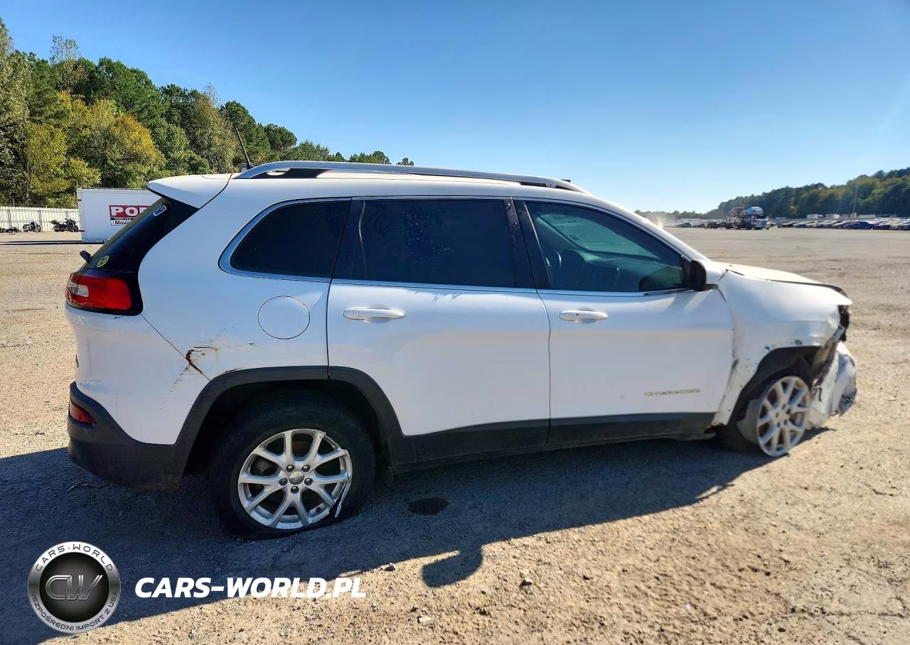 2017 Jeep Cherokee Latitude VIN:1C4PJLCB0HW613982 - 3