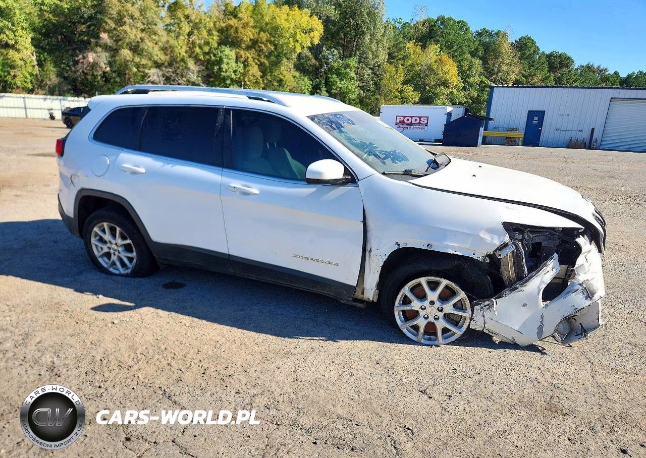 2017 Jeep Cherokee Latitude VIN:1C4PJLCB0HW613982 - 4