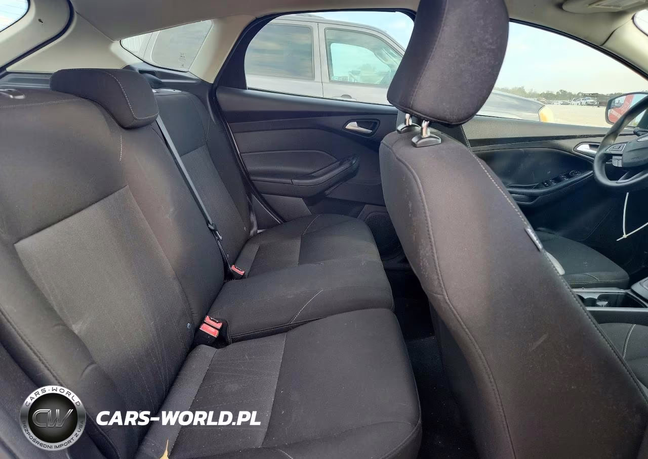 2016 Ford Focus Se VIN:1FADP3K20GL222422 - 10