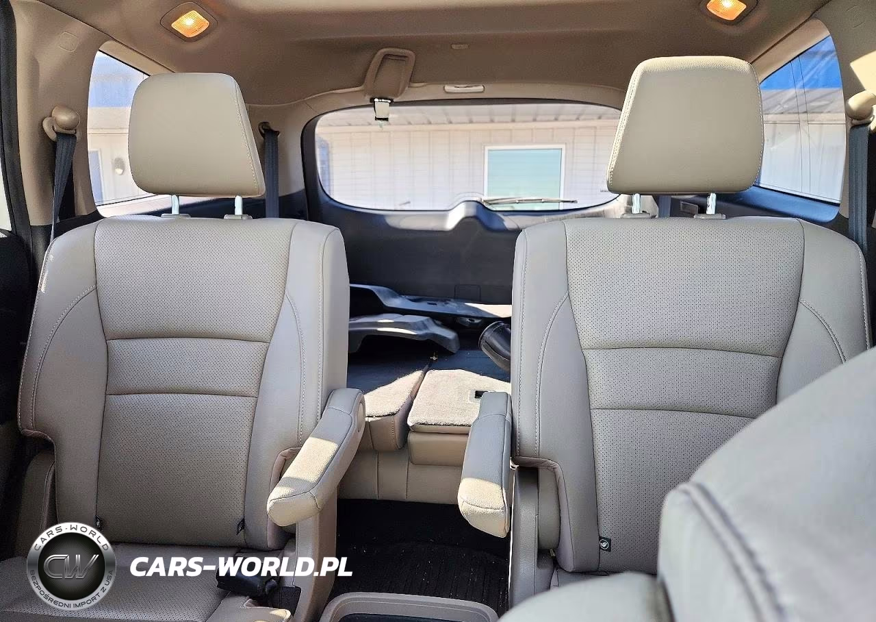 2018 Honda Pilot Elite VIN:5FNYF6H06JB060697 - 10