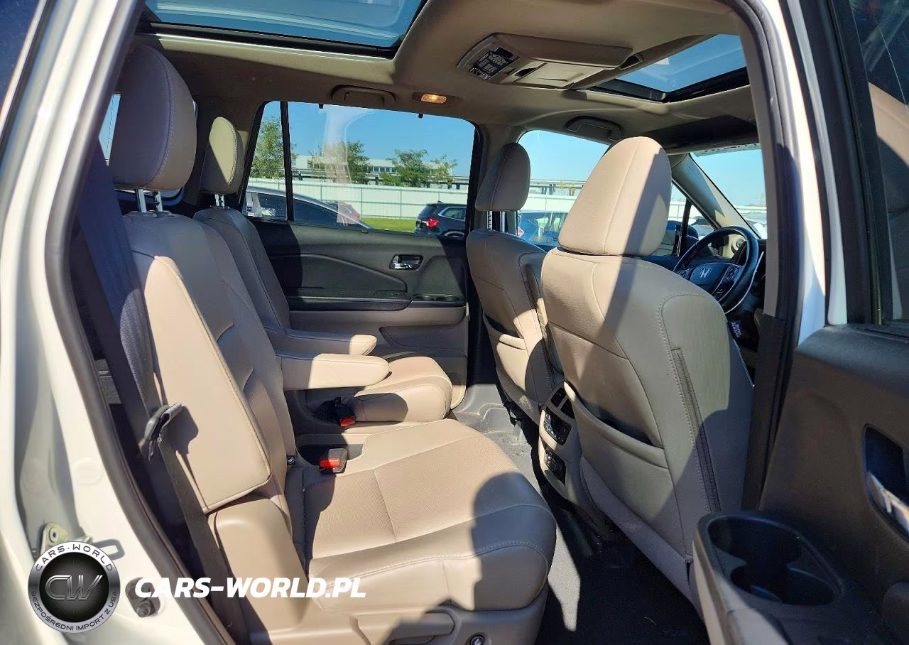 2018 Honda Pilot Elite VIN:5FNYF6H06JB060697 - 11