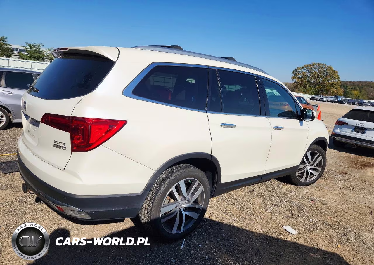 2018 Honda Pilot Elite VIN:5FNYF6H06JB060697 - 3