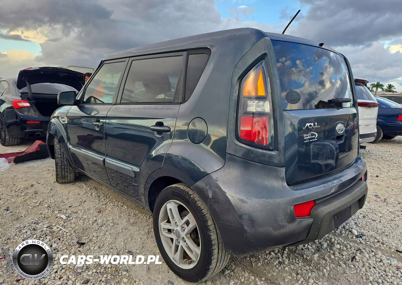 2011 Kia Soul + VIN:KNDJT2A2XB7231585 - 2