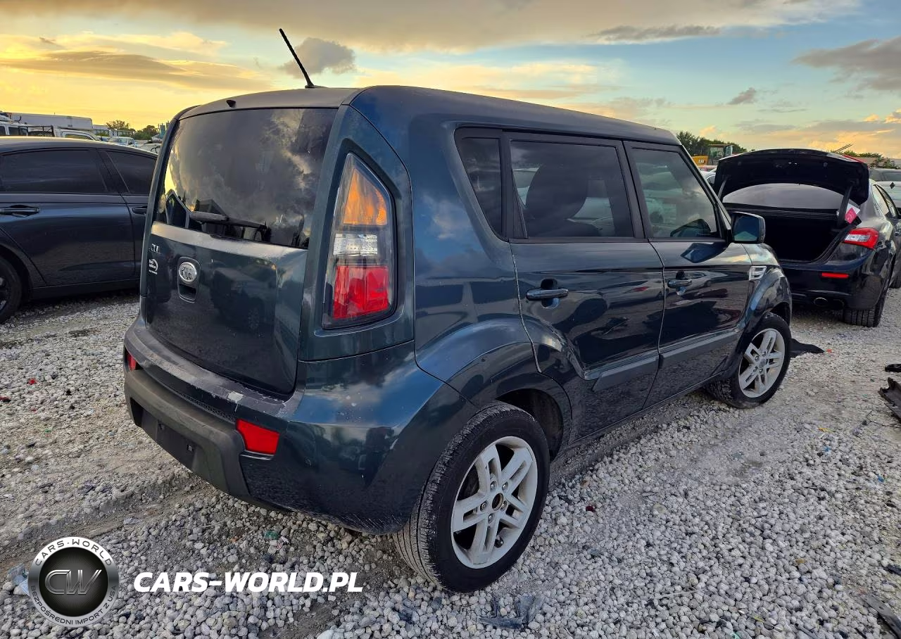 2011 Kia Soul + VIN:KNDJT2A2XB7231585 - 3