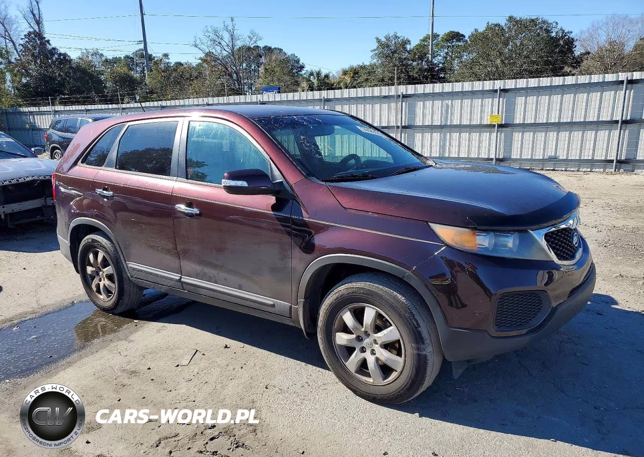 2013 Kia Sorento Lx VIN:5XYKT3A11DG337673 - 4