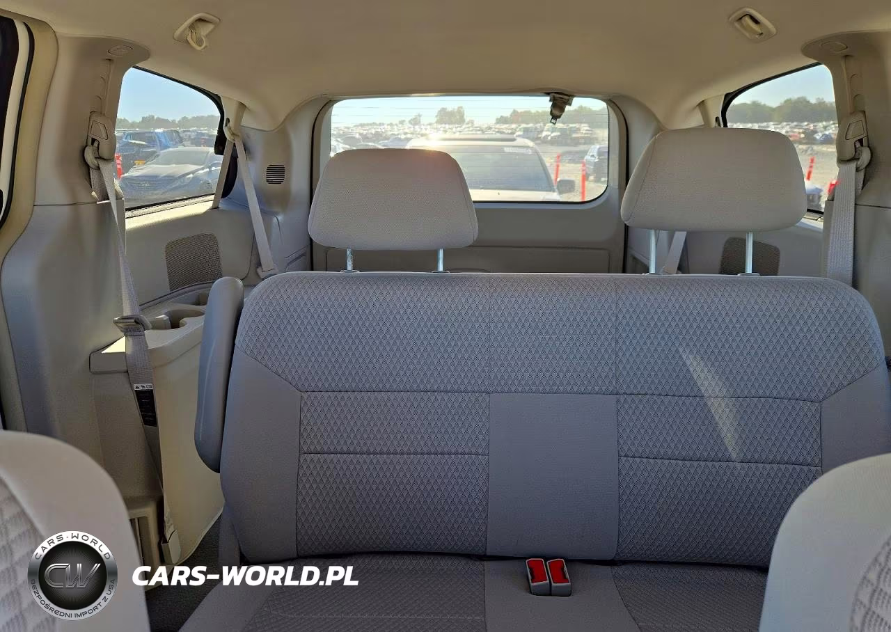 2008 Chrysler Town & Country Lx VIN:2A8HR44H08R841066 - 10