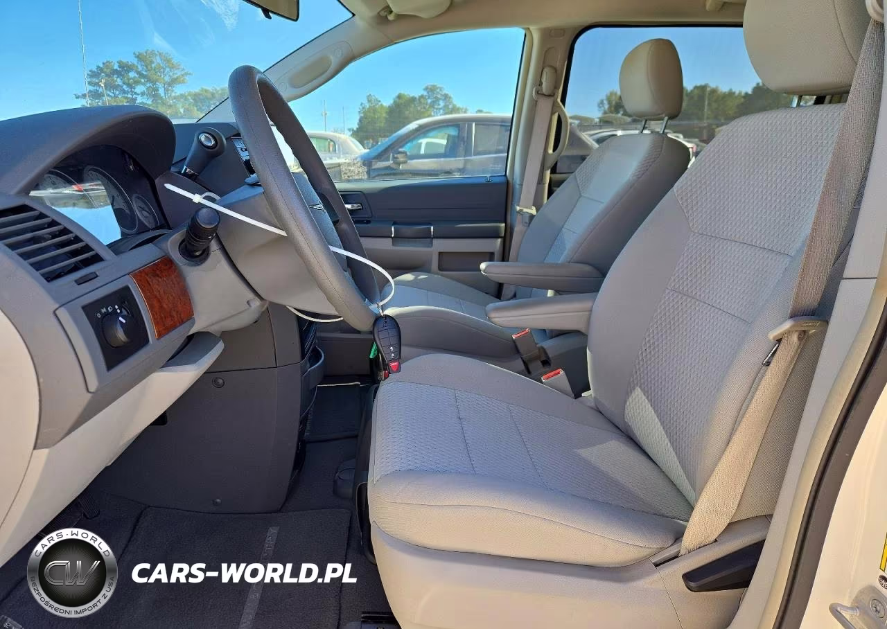 2008 Chrysler Town & Country Lx VIN:2A8HR44H08R841066 - 7