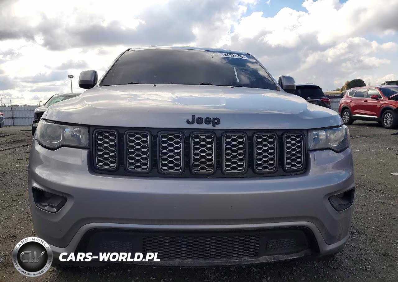 2018 Jeep Grand Cherokee Laredo VIN:1C4RJFAG1JC467530 - 5
