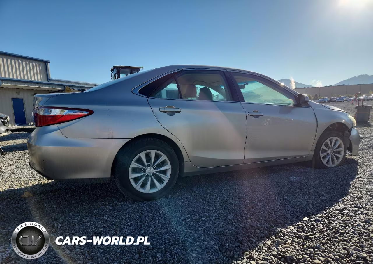 2016 Toyota Camry Le VIN:4T1BF1FK3GU252930 - 3
