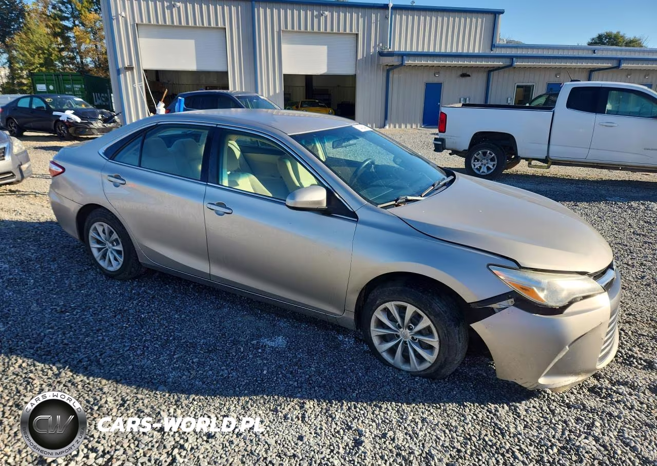 2016 Toyota Camry Le VIN:4T1BF1FK3GU252930 - 4
