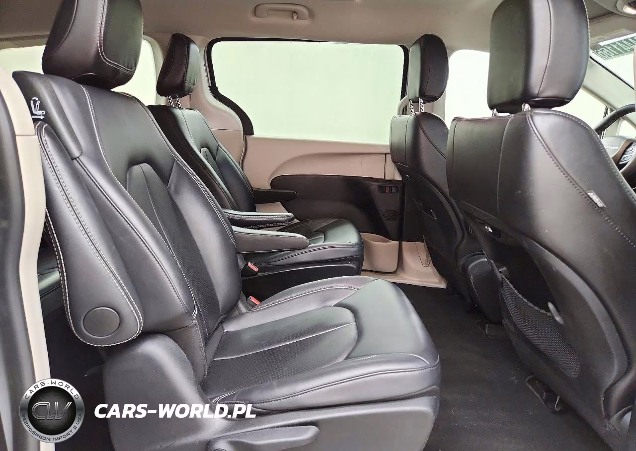 2024 Chrysler Pacifica Hybrid Select VIN:2C4RC1S70RR150059 - 11