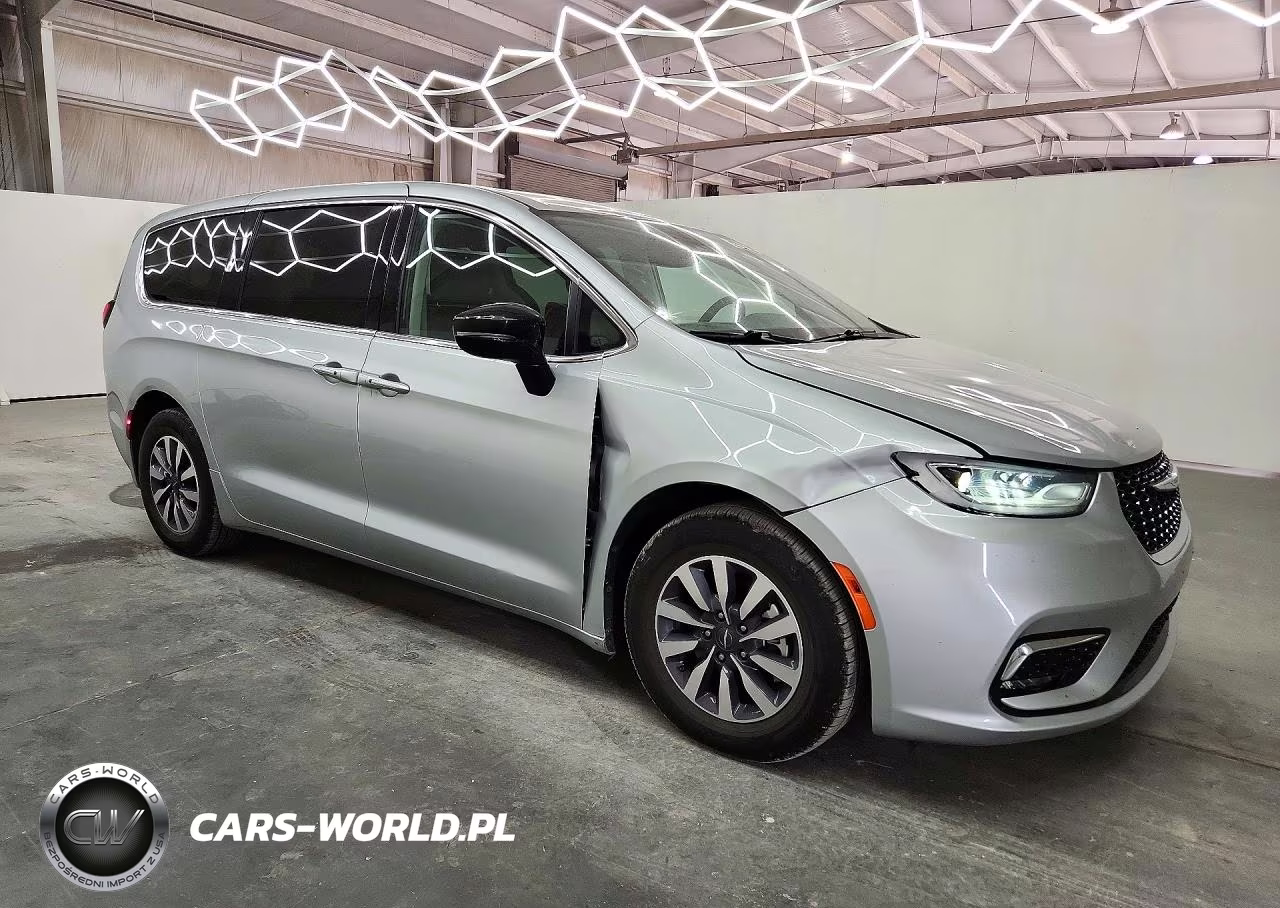 2024 Chrysler Pacifica Hybrid Select VIN:2C4RC1S70RR150059 - 4