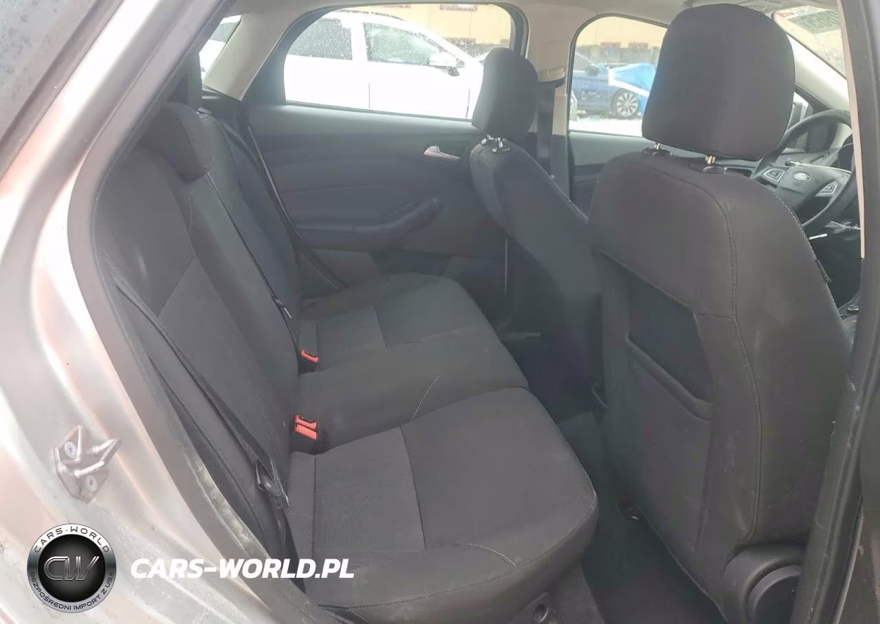 2016 Ford Focus Se VIN:1FADP3K21GL345078 - 10