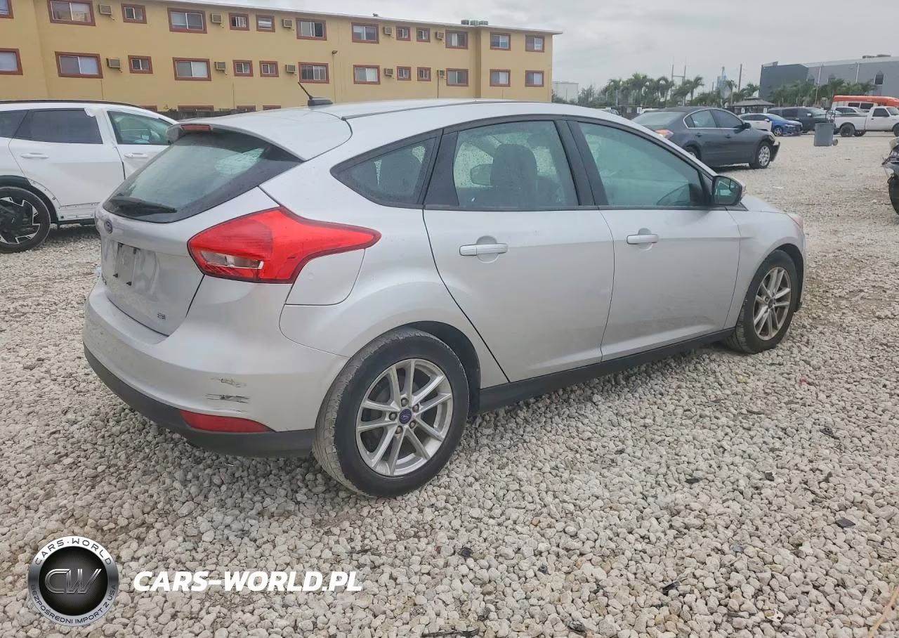 2016 Ford Focus Se VIN:1FADP3K21GL345078 - 3