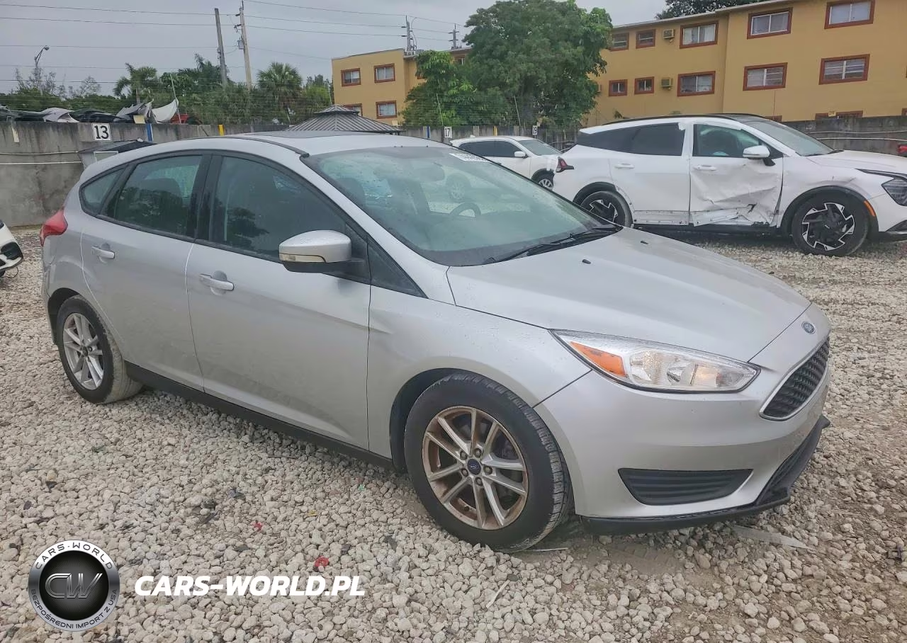 2016 Ford Focus Se VIN:1FADP3K21GL345078 - 4