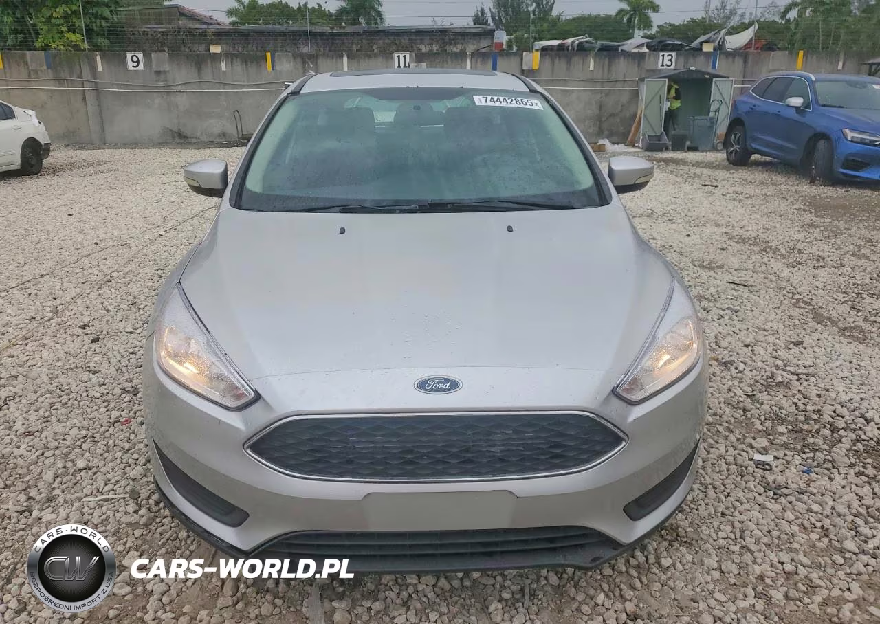 2016 Ford Focus Se VIN:1FADP3K21GL345078 - 5