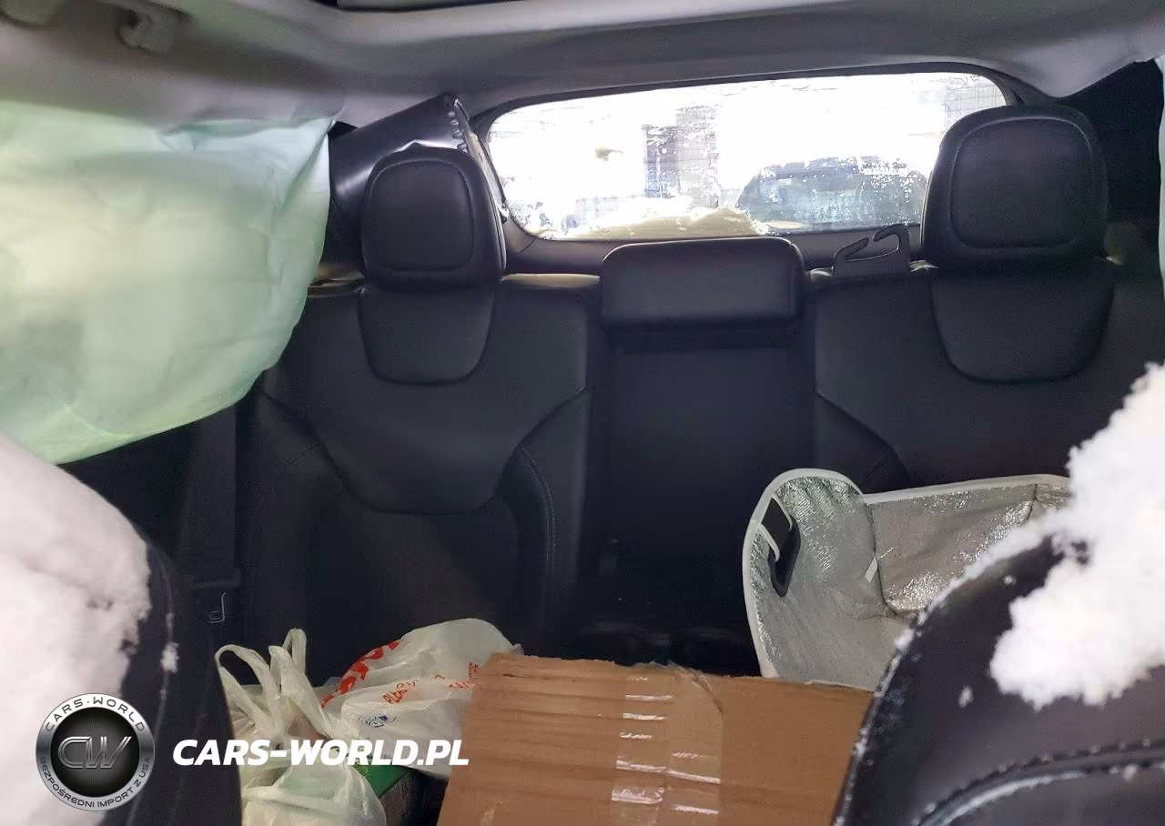2019 Jeep Cherokee Latitude Plus VIN:1C4PJMLX6KD416996 - 10