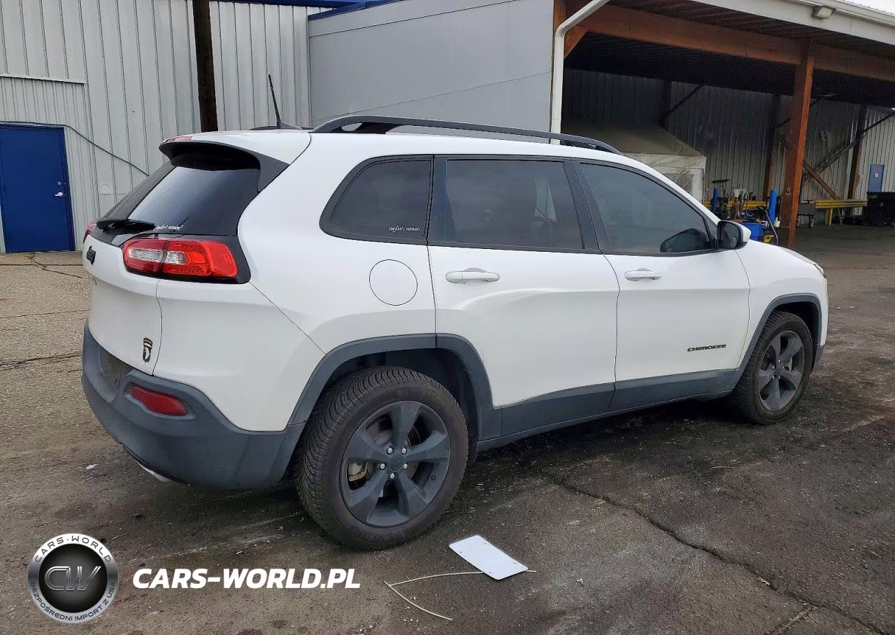 2018 Jeep Cherokee Latitude VIN:1C4PJLCX8JD523878 - 3