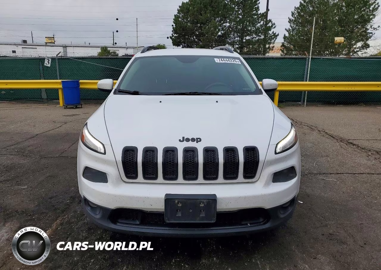 2018 Jeep Cherokee Latitude VIN:1C4PJLCX8JD523878 - 5