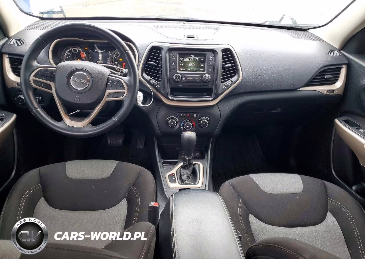 2018 Jeep Cherokee Latitude VIN:1C4PJLCX8JD523878 - 8